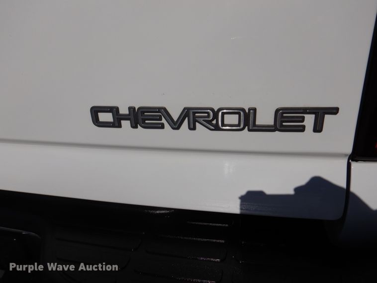 image for item DH8065 2005 Chevrolet Suburban 1500 LT  SUV