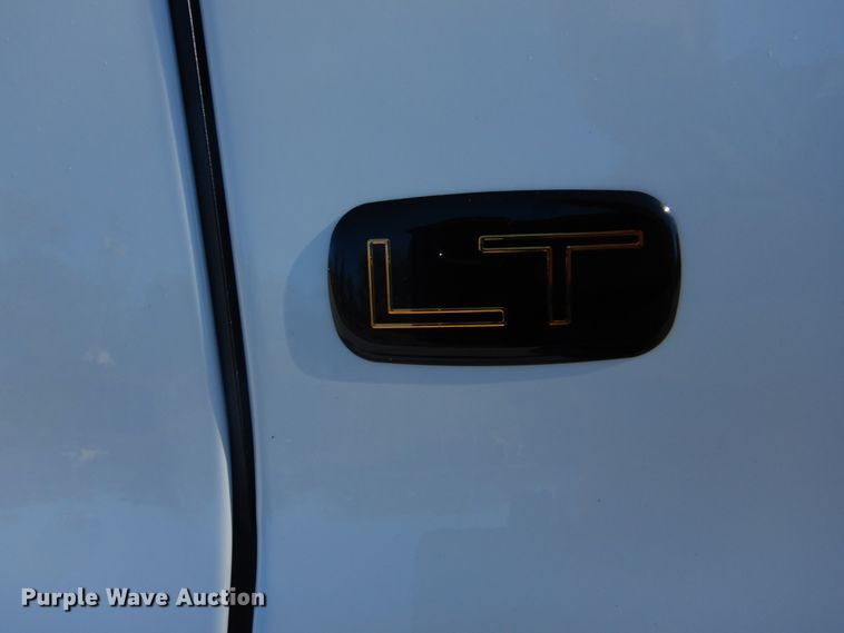 image for item DH8065 2005 Chevrolet Suburban 1500 LT  SUV