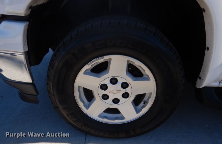 image for item DH8065 2005 Chevrolet Suburban 1500 LT  SUV