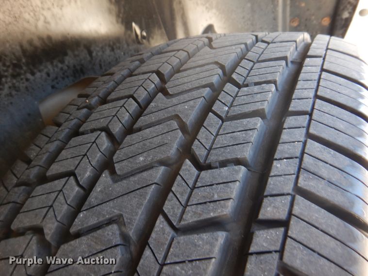 image for item DH8065 2005 Chevrolet Suburban 1500 LT  SUV