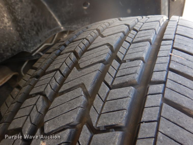 image for item DH8065 2005 Chevrolet Suburban 1500 LT  SUV