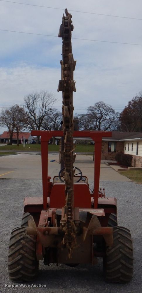 image for item DH8075 1973 Ditch Witch R40  trencher