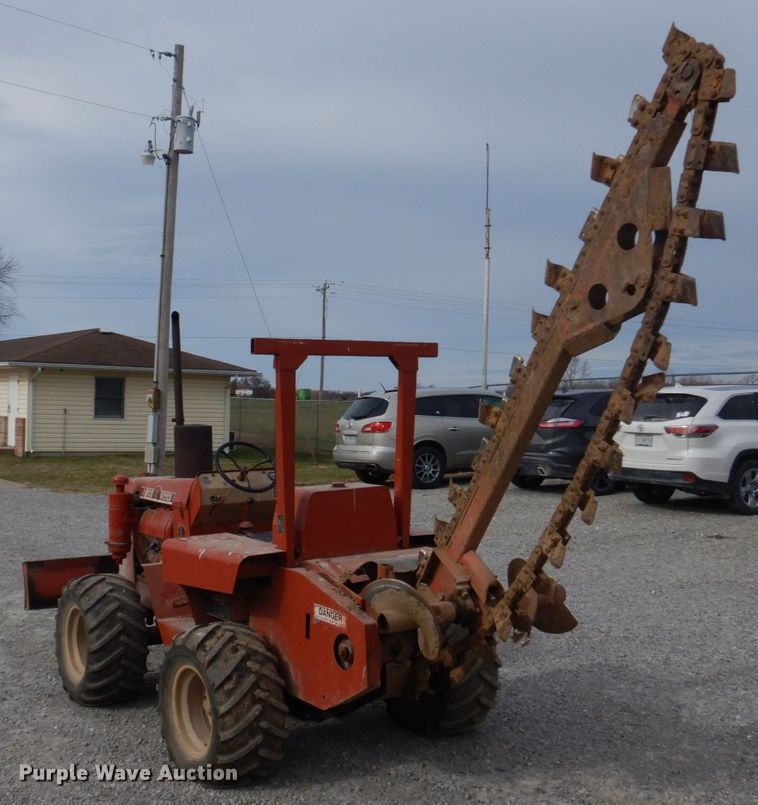 image for item DH8075 1973 Ditch Witch R40  trencher