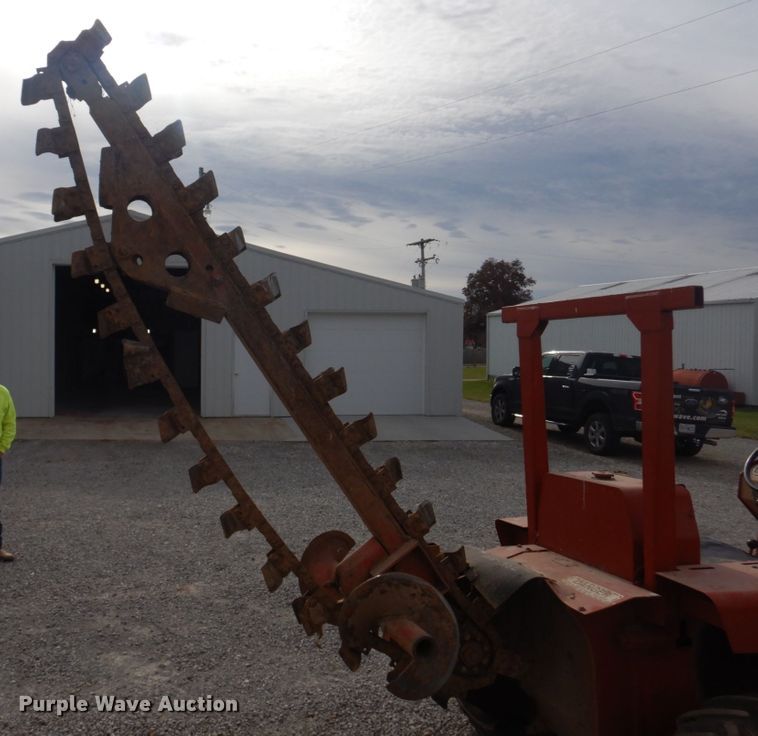 image for item DH8075 1973 Ditch Witch R40  trencher