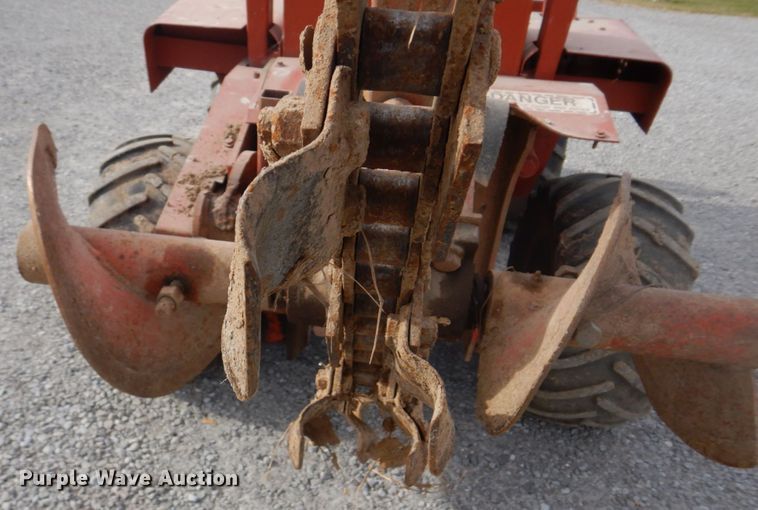 image for item DH8075 1973 Ditch Witch R40  trencher