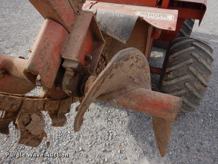 image for item DH8075 1973 Ditch Witch R40  trencher