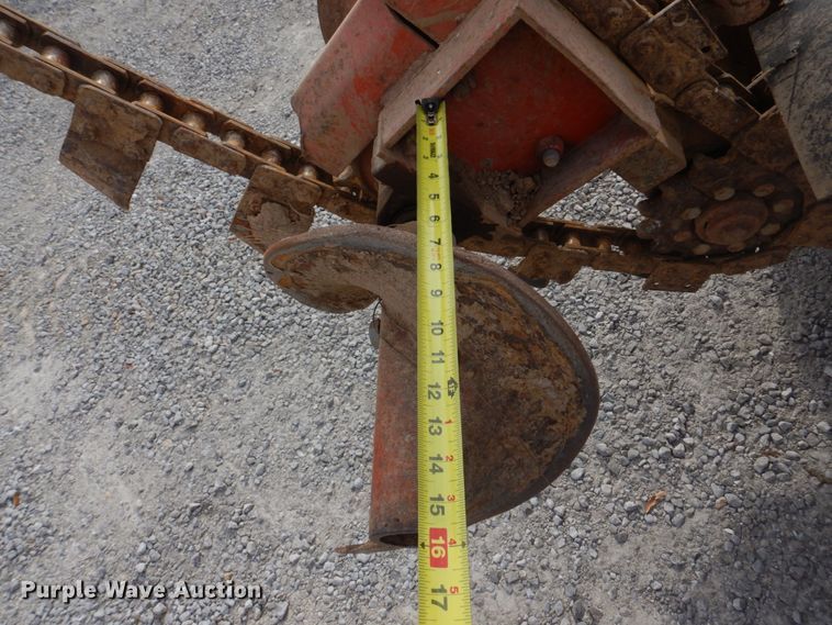 image for item DH8075 1973 Ditch Witch R40  trencher