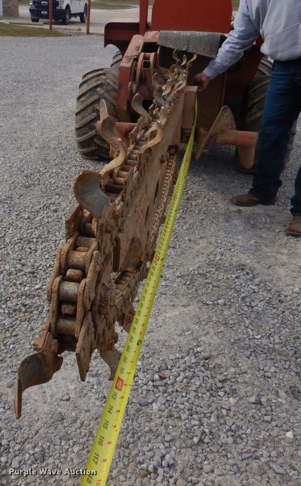 image for item DH8075 1973 Ditch Witch R40  trencher