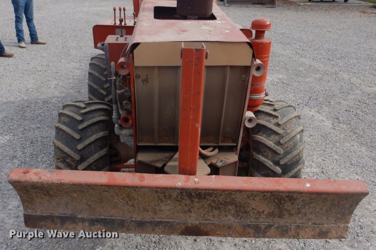 image for item DH8075 1973 Ditch Witch R40  trencher