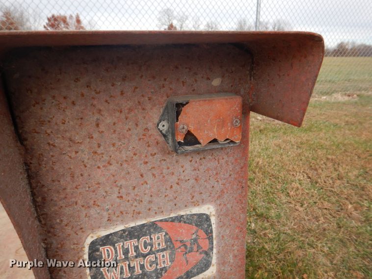 image for item DH8075 1973 Ditch Witch R40  trencher