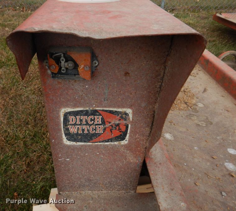 image for item DH8075 1973 Ditch Witch R40  trencher