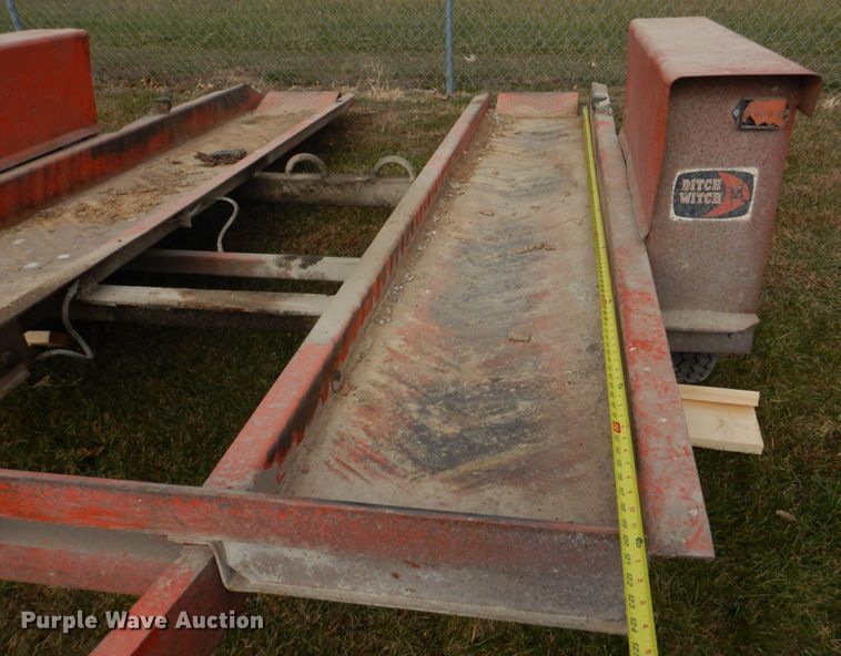 image for item DH8075 1973 Ditch Witch R40  trencher