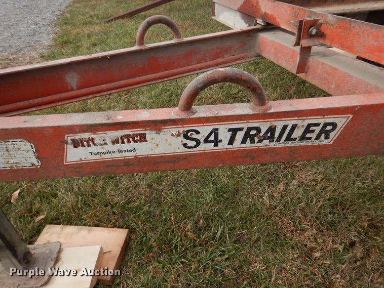 image for item DH8075 1973 Ditch Witch R40  trencher