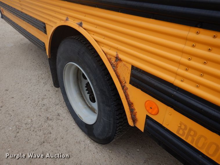 image for item DH8122 2002 Freightliner  Thomas Built school bus