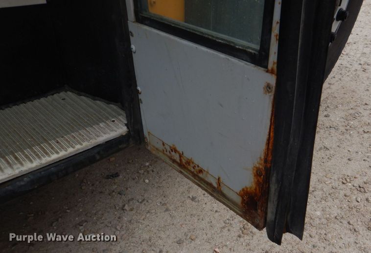 image for item DH8122 2002 Freightliner  Thomas Built school bus