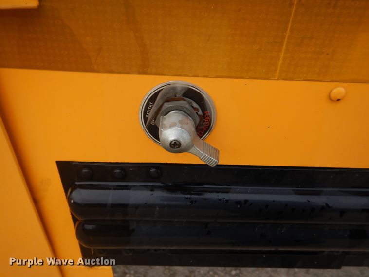 image for item DH8122 2002 Freightliner  Thomas Built school bus