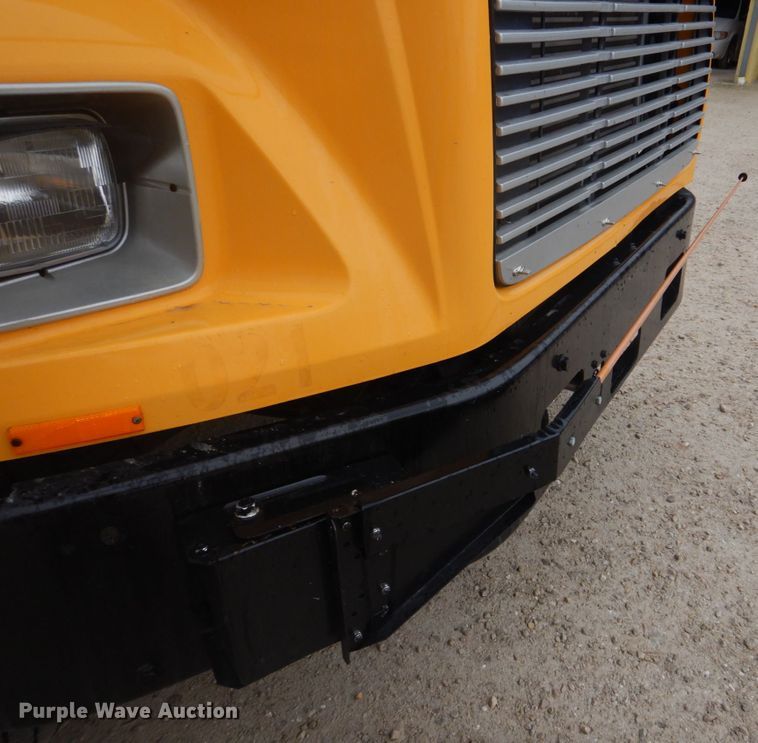 image for item DH8122 2002 Freightliner  Thomas Built school bus