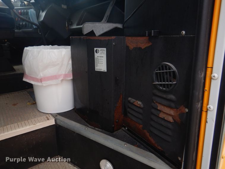 image for item DH8122 2002 Freightliner  Thomas Built school bus