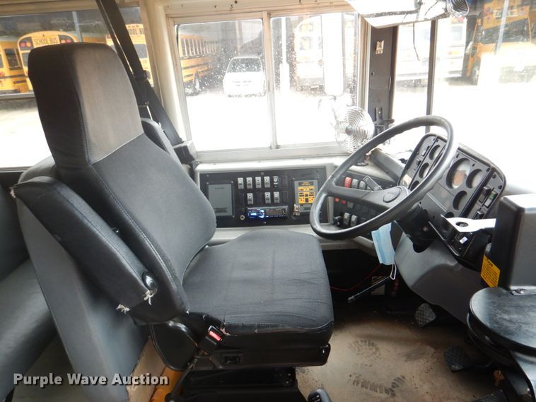 image for item DH8122 2002 Freightliner  Thomas Built school bus