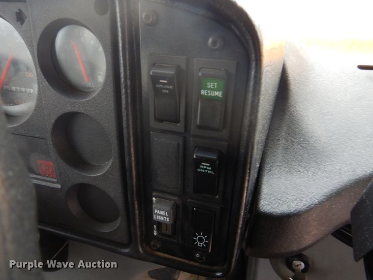 image for item DH8122 2002 Freightliner  Thomas Built school bus