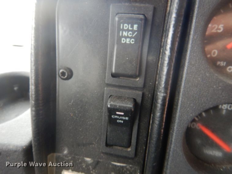 image for item DH8122 2002 Freightliner  Thomas Built school bus