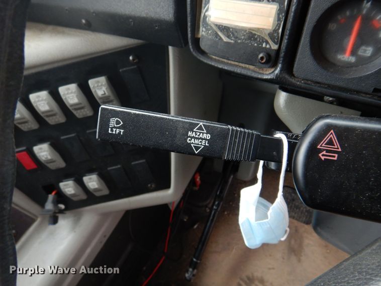 image for item DH8122 2002 Freightliner  Thomas Built school bus