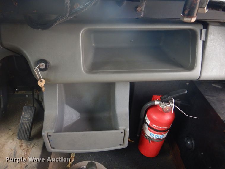 image for item DH8122 2002 Freightliner  Thomas Built school bus