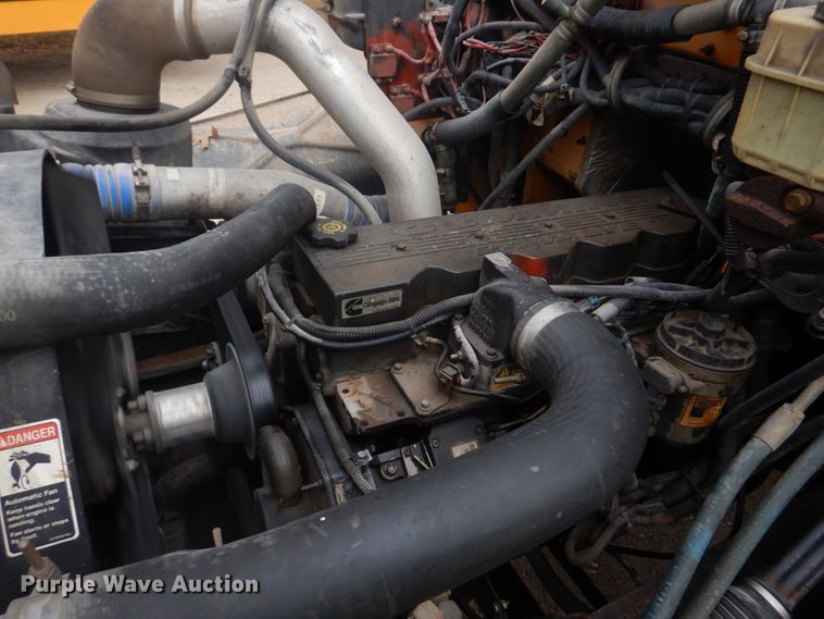 image for item DH8122 2002 Freightliner  Thomas Built school bus