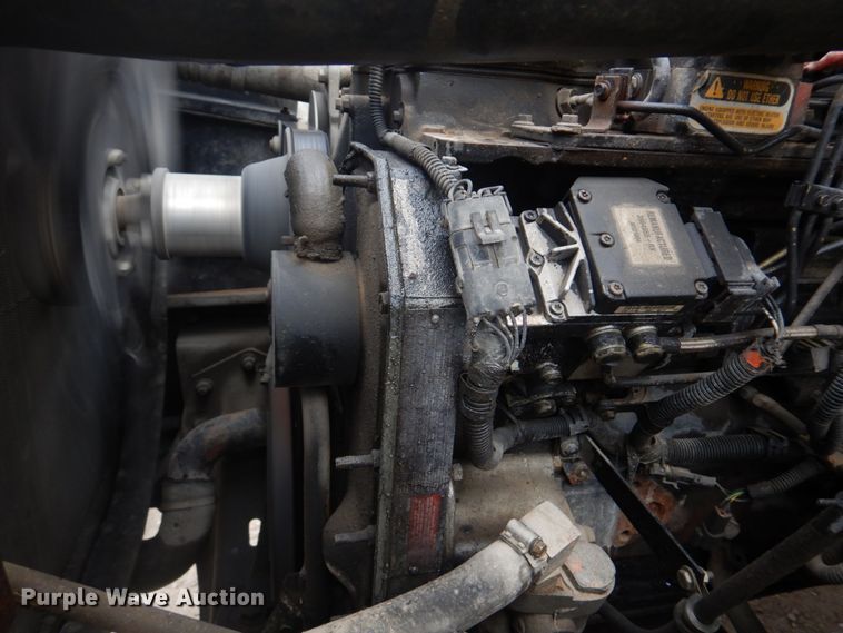 image for item DH8122 2002 Freightliner  Thomas Built school bus