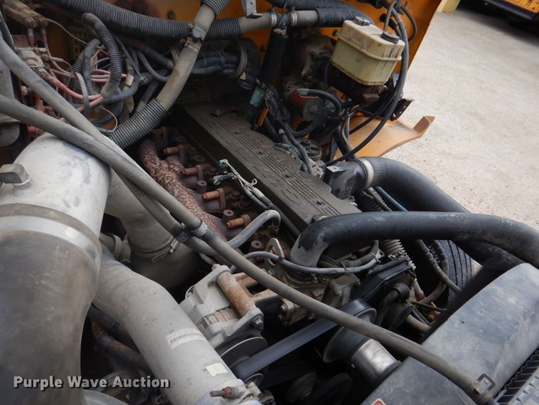 image for item DH8122 2002 Freightliner  Thomas Built school bus