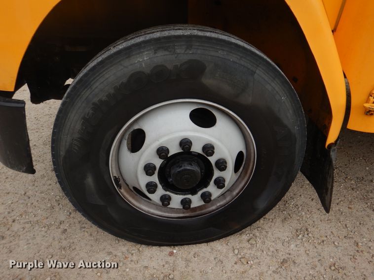 image for item DH8122 2002 Freightliner  Thomas Built school bus