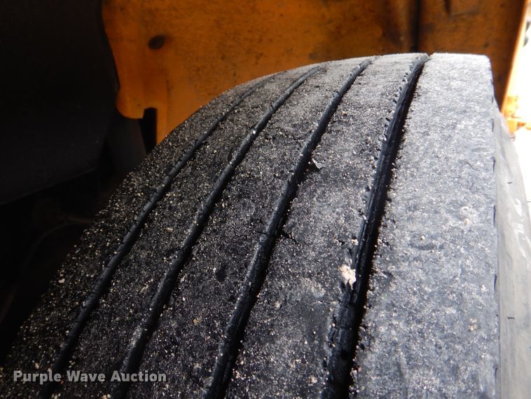 image for item DH8122 2002 Freightliner  Thomas Built school bus