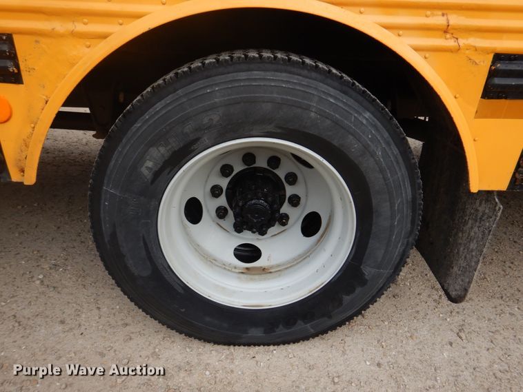 image for item DH8122 2002 Freightliner  Thomas Built school bus