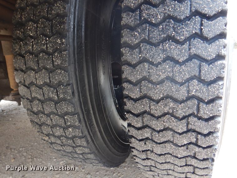 image for item DH8122 2002 Freightliner  Thomas Built school bus