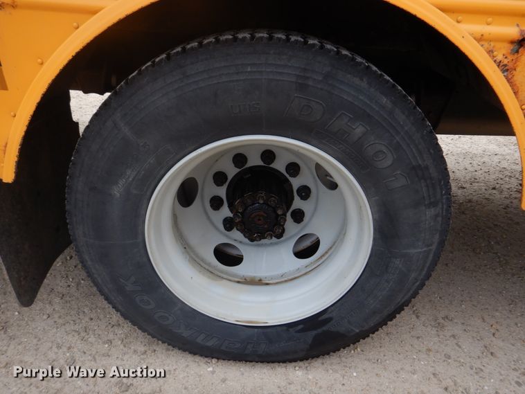 image for item DH8122 2002 Freightliner  Thomas Built school bus