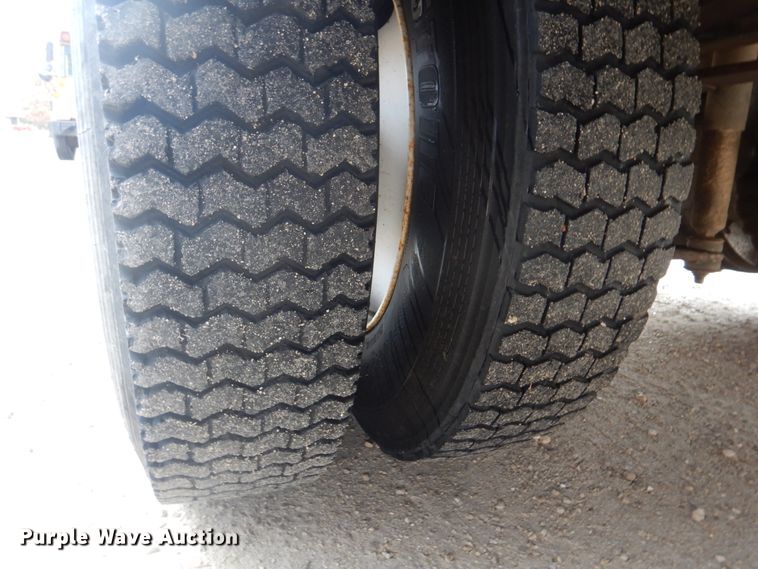 image for item DH8122 2002 Freightliner  Thomas Built school bus