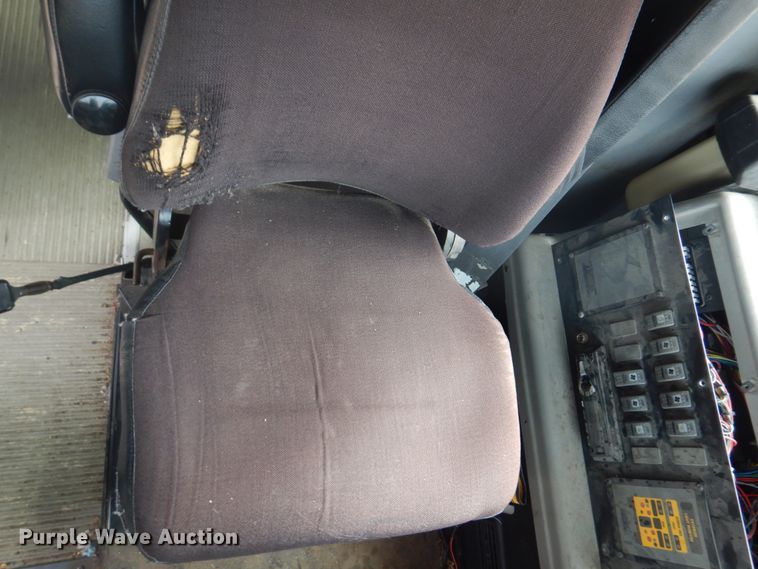 image for item DH8123 2003 Freightliner  Thomas Built school bus