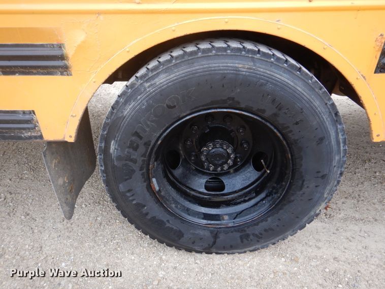 image for item DH8123 2003 Freightliner  Thomas Built school bus