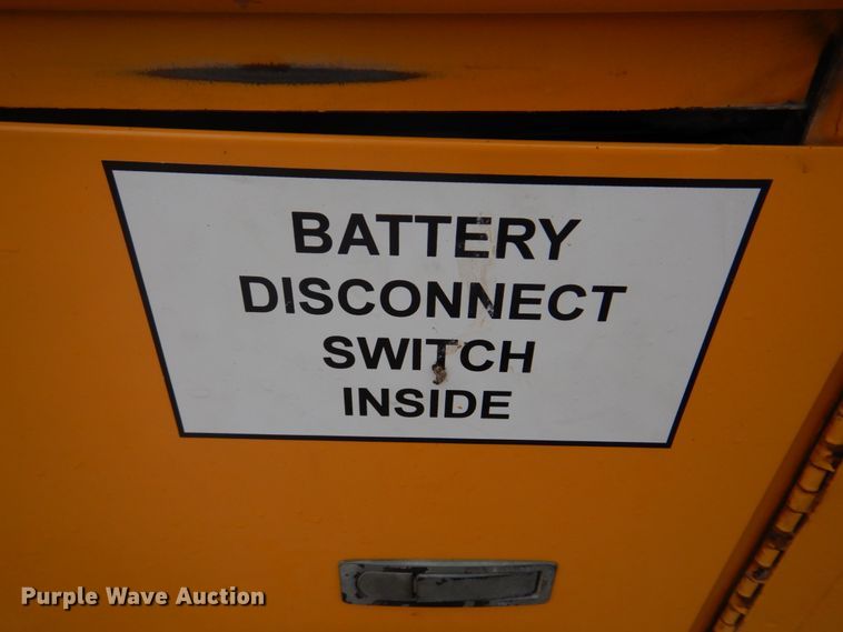 image for item DH8124 2003 Freightliner  Thomas Built school bus