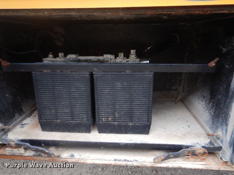 image for item DH8124 2003 Freightliner  Thomas Built school bus