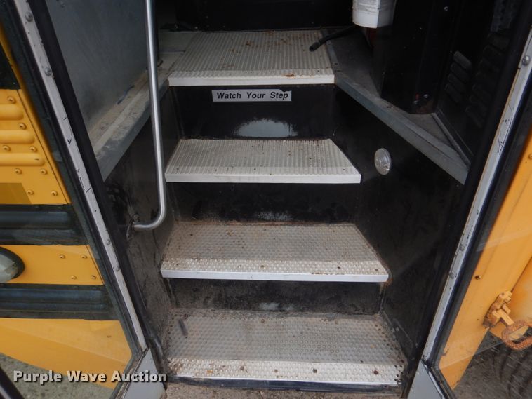 image for item DH8124 2003 Freightliner  Thomas Built school bus