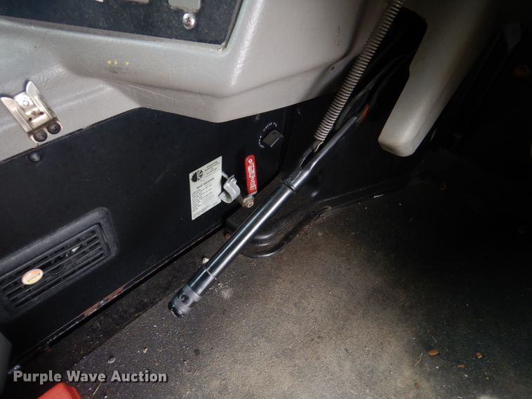 image for item DH8124 2003 Freightliner  Thomas Built school bus