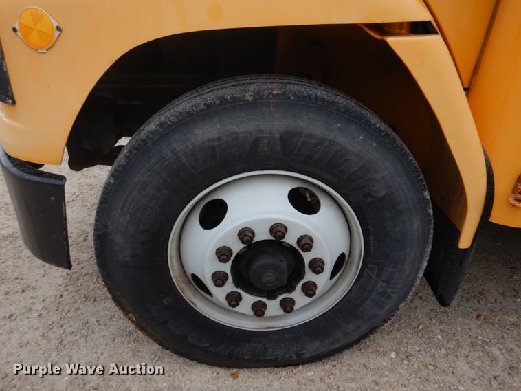 image for item DH8124 2003 Freightliner  Thomas Built school bus