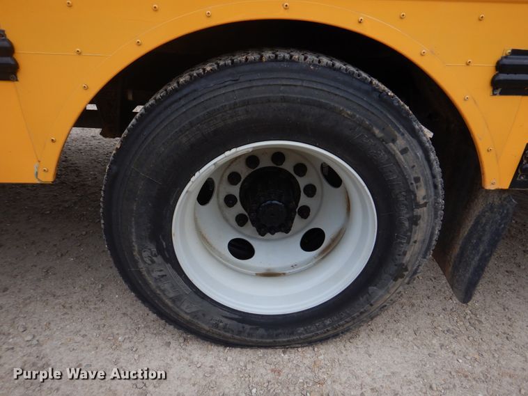 image for item DH8124 2003 Freightliner  Thomas Built school bus