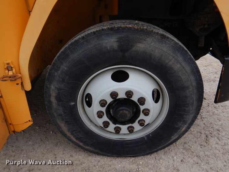 image for item DH8124 2003 Freightliner  Thomas Built school bus