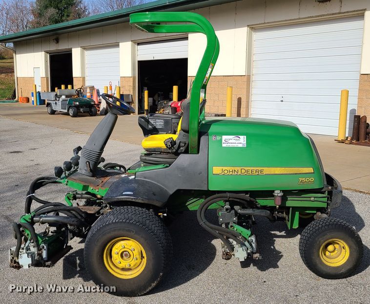 image for item DJ1545 John Deere 7500  reel mower