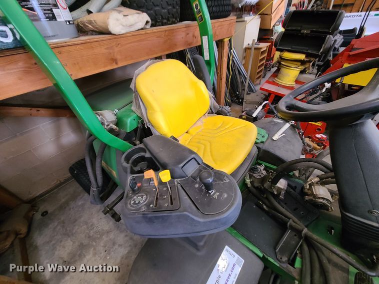 image for item DJ1546 John Deere 7500  reel mower