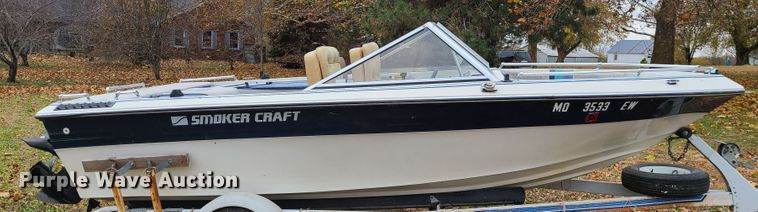 image for item DJ1554 1989 Smoker Craft  boat