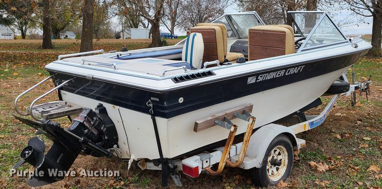 image for item DJ1554 1989 Smoker Craft  boat