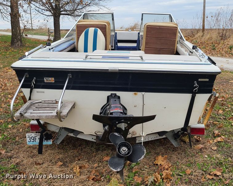 image for item DJ1554 1989 Smoker Craft  boat